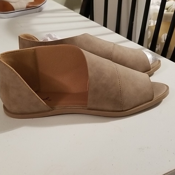 Shoes - Picture 2 of 4